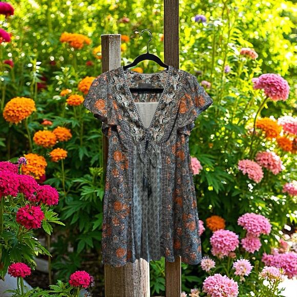 Anthropologie Dresses & Skirts - Anthropologie Knee Length Dress Multicolored Deep V Neckline Women’s Size S Boho